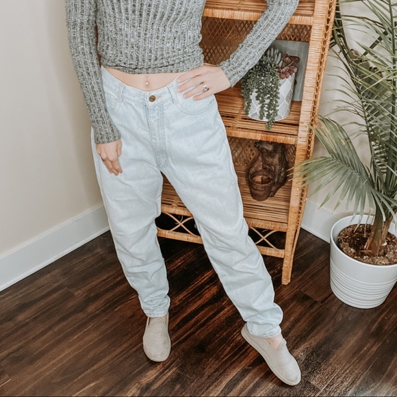 Vintage Denim - Vintage High Rise Light Wash Mom Jeans